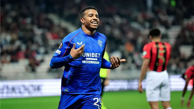 صراع فرنسي أمريكي على ضم مهاجم منتخب المغرب في الميركاتو الصيفي الجاري