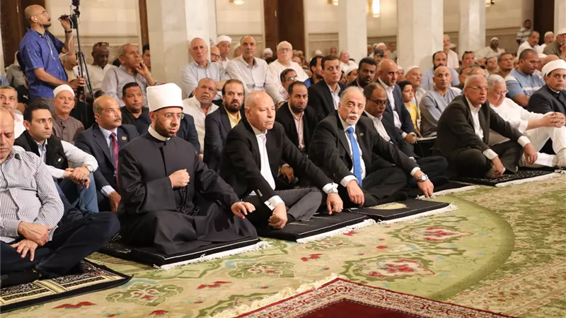 وزير الأوقاف ومحافظ القاهرة يشهدان صلاة الجمعة من مسجد السيدة النفيسة 