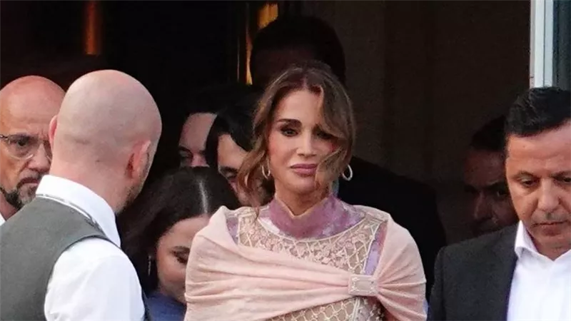 الملكة رانيا تخطف الأنظار بحفل ما قبل زفاف جيف بيزوس ولورين سانشيز