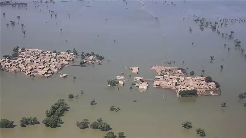 مصرع 11 شخصًا وإصابة 44 آخرين جراء الفيضانات والأمطار الغزيرة في باكستان