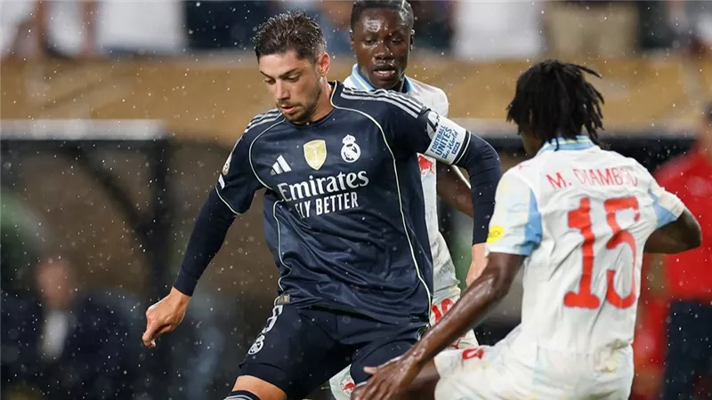 ريال مدريد يكسر طموح سالزبورج في الشوط الأول بثنائية فينيسيوس وفالفيردي