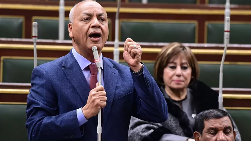مصطفى بكرى: لماذا لم يحضر رئيس مجلس الوزراء جلسة مناقشة الإيجار القديم؟