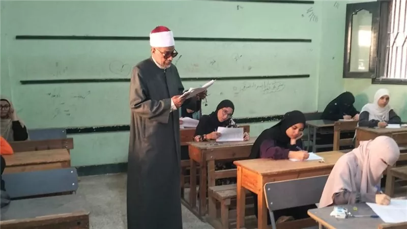رئيس «مركزية المناطق والخدمات» يتابع أعمال امتحانات الشهادة الثانوية الأزهرية 