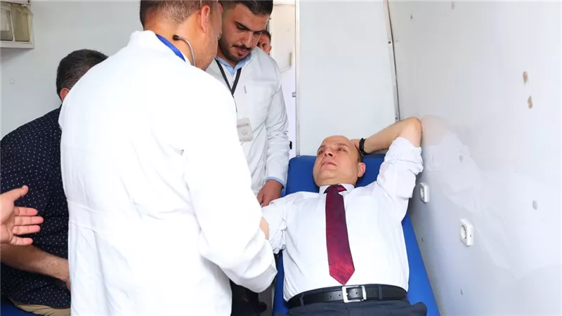 محافظ كفرالشيخ يشارك بالحملة القومية للتبرع بالدم تحت شعار «تبرعك بالدم حياة»