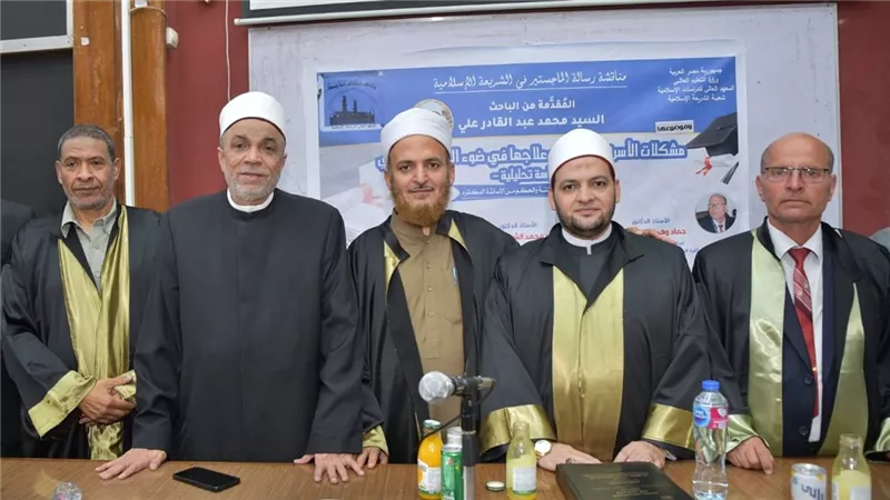 حول «مشكلات الأسرة المعاصرة».. منح إمام مسجد الإمام الحسين درجة الماجستير 