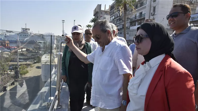 مع اقتراب افتتاحه.. محافظ بورسعيد يتفقد الأعمال الجارية بالممشى السياحي