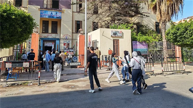 هدوء بمحيط لجان الثانوية العامة ببورسعيد في أثناء أداء امتحان اللغة الإنجليزية