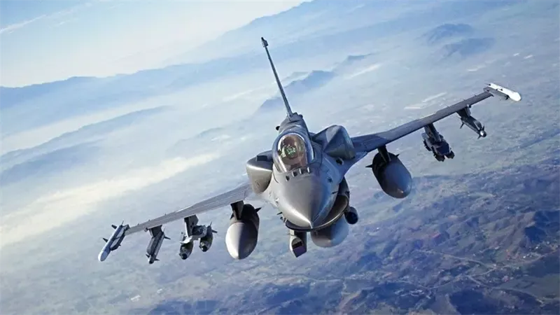 اختفاء مقاتلة F-16 ومقتل طيار أوكراني خلال تصدٍ شرس للهجوم الروسي