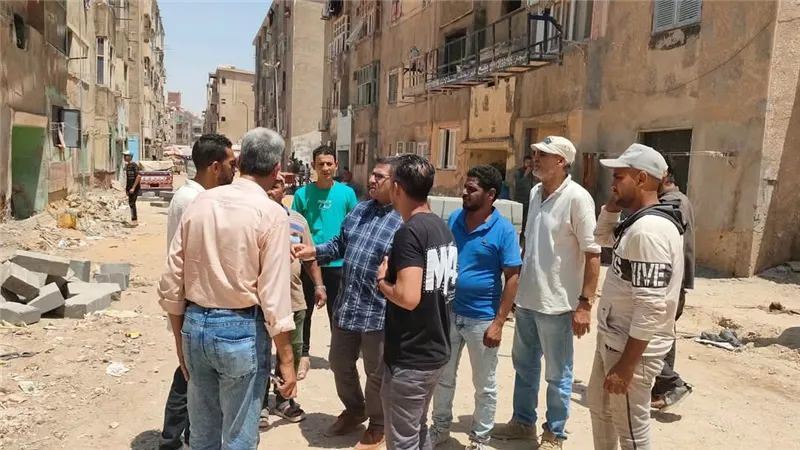 متابعة ميدانية لأعمال التطوير بمنطقة السادات بالسويس لتعزيز البنية التحتية 