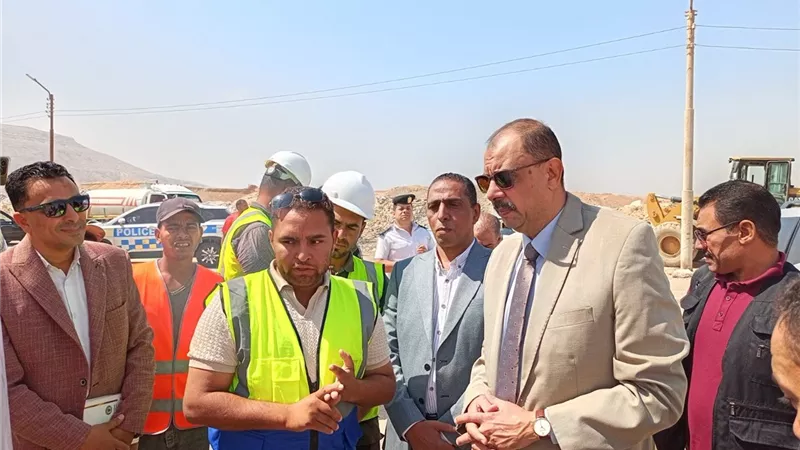 بتكلفة 140 مليون.. محافظ سوهاج يتفقد بدء العمل بإنشاء مجمع الصناعات 