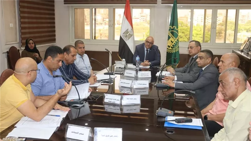 محافظ القليوبية يترأس إجتماع اللجنة العليا للإعلانات لبحث طلبات المعلنين 