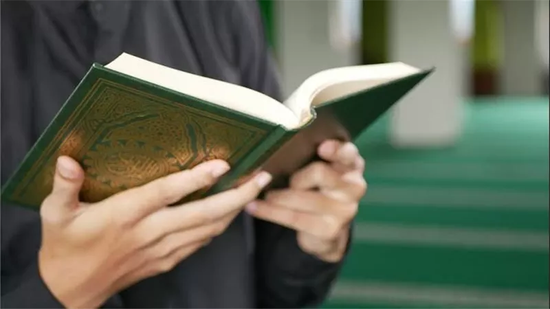 خالد الجندي: القرآن أصل القاعدة… واللغة العربية خادمة لفهم الوحي ووعاء إعجازه