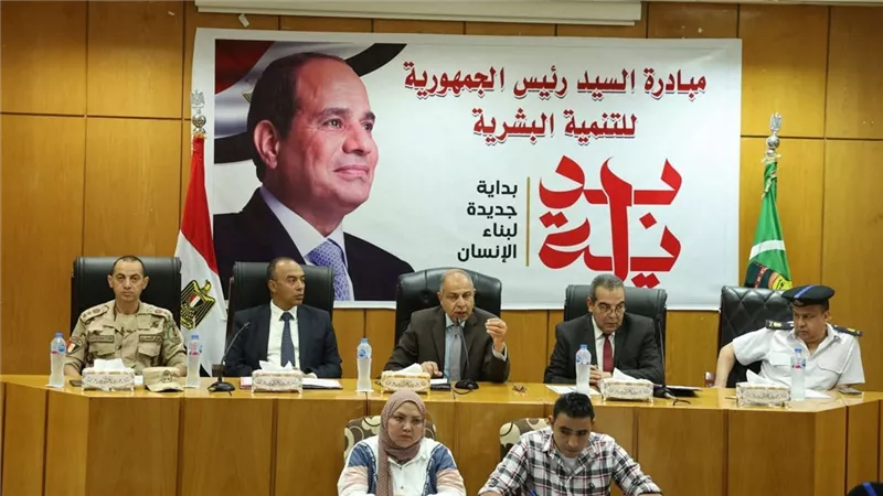 محافظ المنيا: تعزيز كفاءة الجهاز الإداري أولوية لتحقيق رؤية مصر 2030