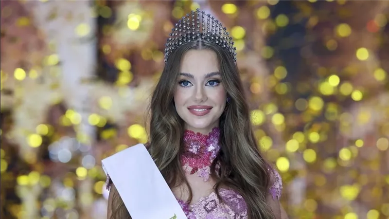 يانكا فيجفاري.. ملكة جمال المجر 2025 في عمر 17 عامًا