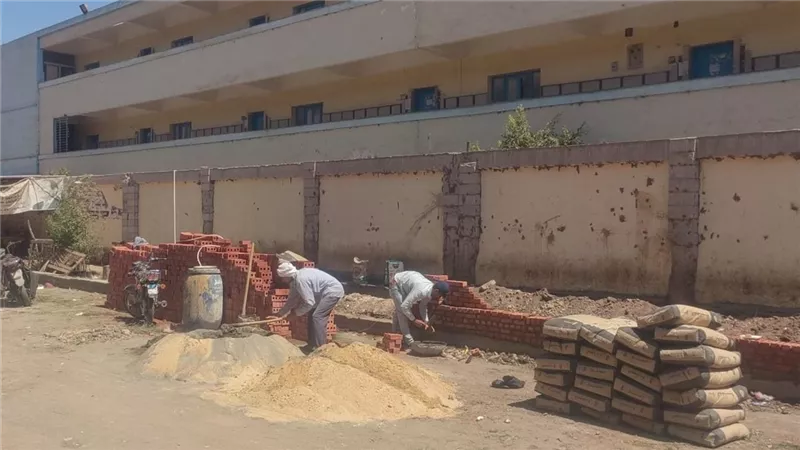 إستبدال نقاط تجميع القمامة بأحواض من الزهور والأشجار في الفيوم