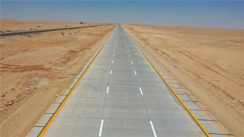 وزير الإسكان: افتتاح وتشغيل القطاع الرابع من  إزدواج طريق سيوة مطروح بطول 50