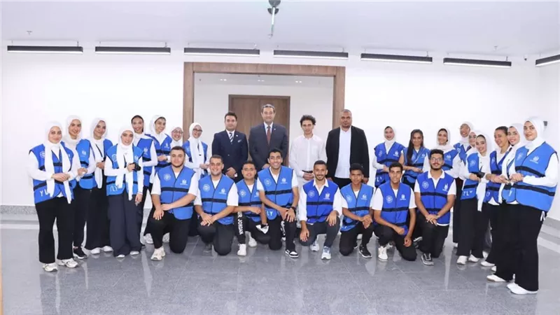 محافظ دمياط يلتقى مع متطوعى وزارة الشباب والرياضة 