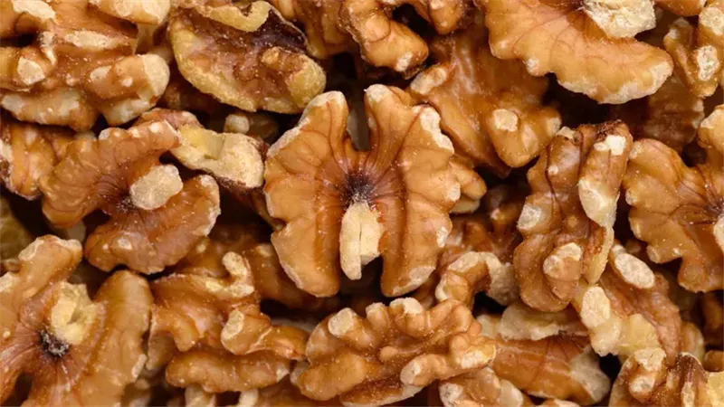 4 أطعمة نباتية تمنحك أوميغا 3 أكثر من الأسماك!.. منها الجوز