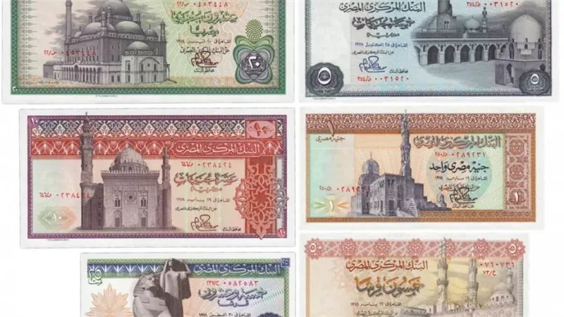 بدءًا من المقايضة للأنترنت..تطورات تحويش المصريين أموالهم على مدار العقود  
