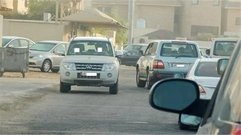سيدة تعتدي على سائق تاكسي بعد سيرها عكس الاتجاه بجامعة الدول | فيديو 