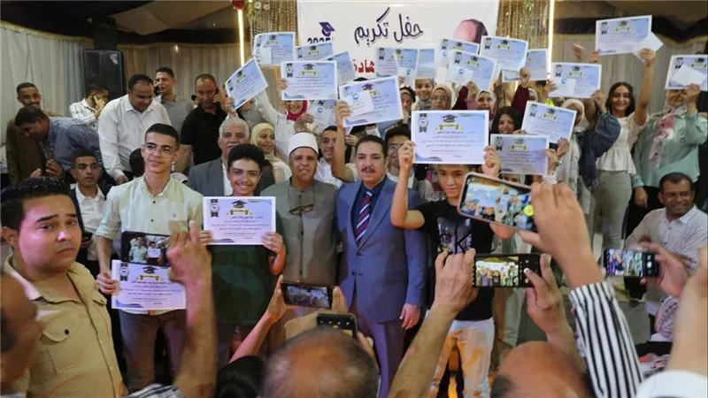 «مستقبل وطن» يواصل تكريم الطلاب المتفوقين بالشهادة الإعدادية 