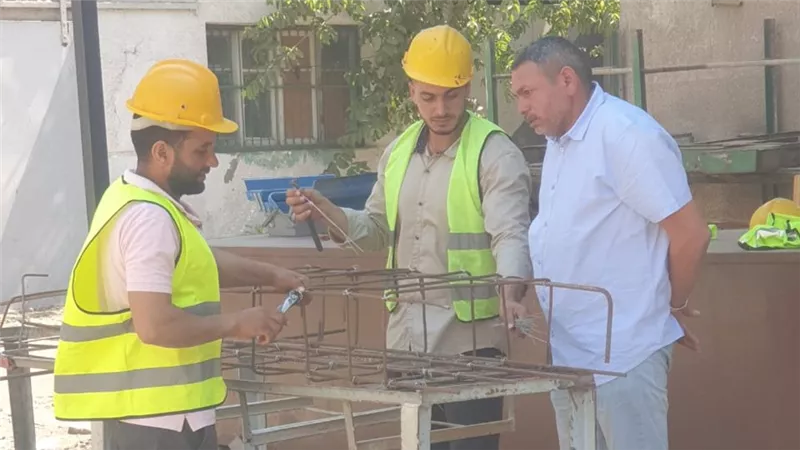 وزير العمل يعلن بدء الاختبارات العملية للمتقدمين للعمل في الإمارات