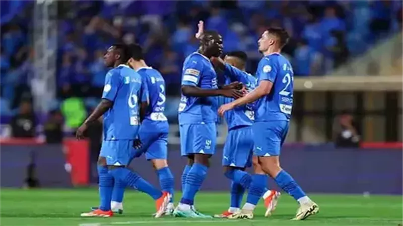 خالد طلعت يهنئ الهلال والمملكة: شرفتوا الكرة العربية ورفعتوا راسنا