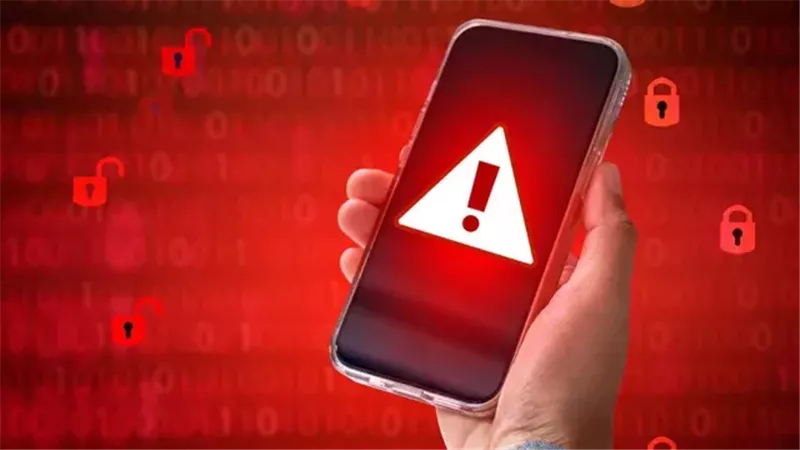 تطبيقات تبدو رسمية لكنها خبيثة.. كيف تكتشفها قبل أن تدمّر هاتفك؟