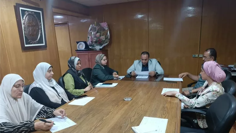 وكيل وزارة الصحة بالسويس يترأس الاجتماع الشهري للجنة النفايات الطبية الخطرة