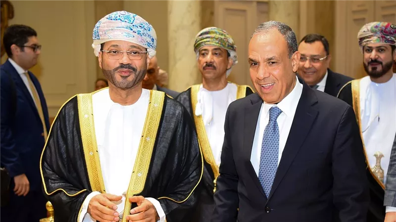 وزير الخارجية يستقبل نظيره العُماني ويترأسان أعمال اللجنة المشتركة بالقاهرة