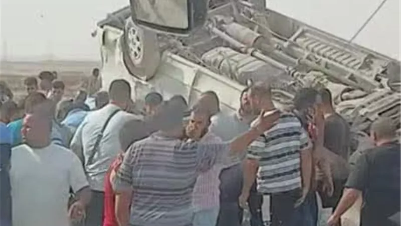 حادث مأساوي على طريق العين السخنة: وفاة عامل وإصابة 14 آخرين