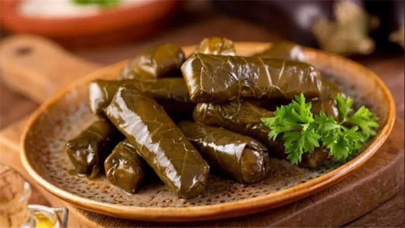 سهلة وبسيطة.. أفضل طريقة لتحضير وصفة لذيذة لورق العنب