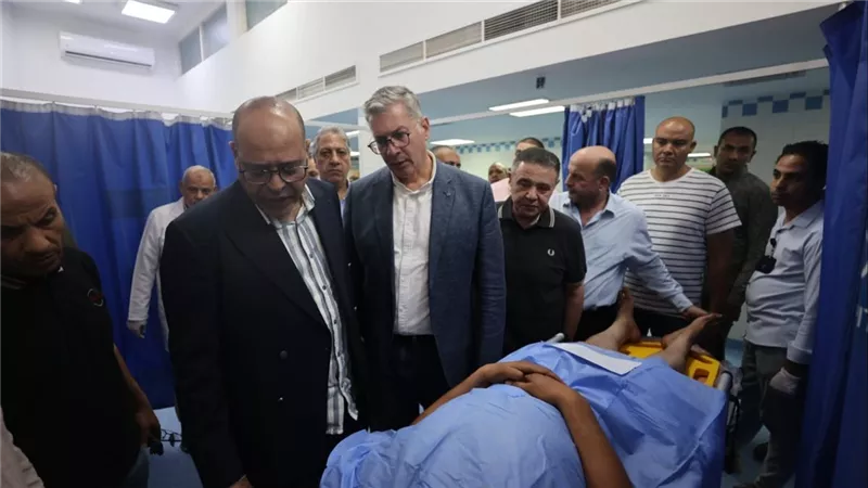 وزيرا العمل والبترول يتابعان حالة الناجين من حادث خليج السويس 