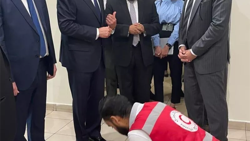 وزيرا الصحة والطيران يتفقدان عيادات الحجر الصحي وأجهزة إزالة الرجفان القلبي