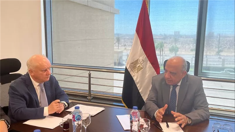 وزير الكهرباء يبحث مع «روسآتوم» تطورات مشروع محطة الضبعة النووية