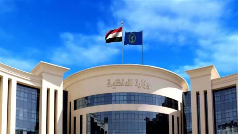 الداخلية تُحيل ضابطي شرطة للتحقيق بعد تجاوزات بحق مواطنين في الشرقية