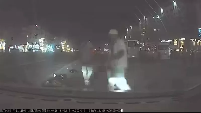  سرقة هاتف فتاة صدمتها سيارة وهربت بمنطقة الحصرى بأكتوبر | صور