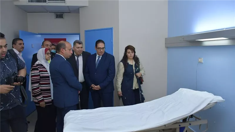 رئيس جامعة القاهرة يتفقد مواقع التجديد بمستشفى الفرنساوي وغرف العمليات