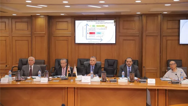 تطوير الأداء.. رئيس جامعة السويس يترأس لجنة اختيار عميد هندسة البترول والتعدين