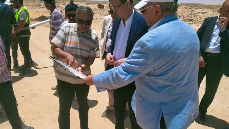 وزير الزراعة يتفقد أعمال حصر وتصنيف الأراضي الصحراوية بمنطقة 