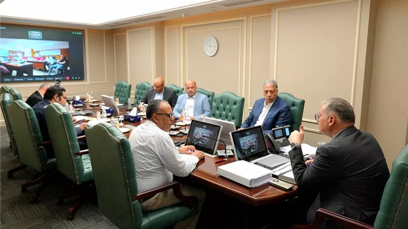  وزير البترول يتابع إجراءات العثور علي المفقودين بحادث البارج البحري 