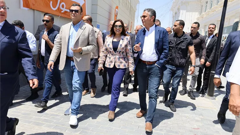 5 وزراء يفتتحون فرع سلسة 