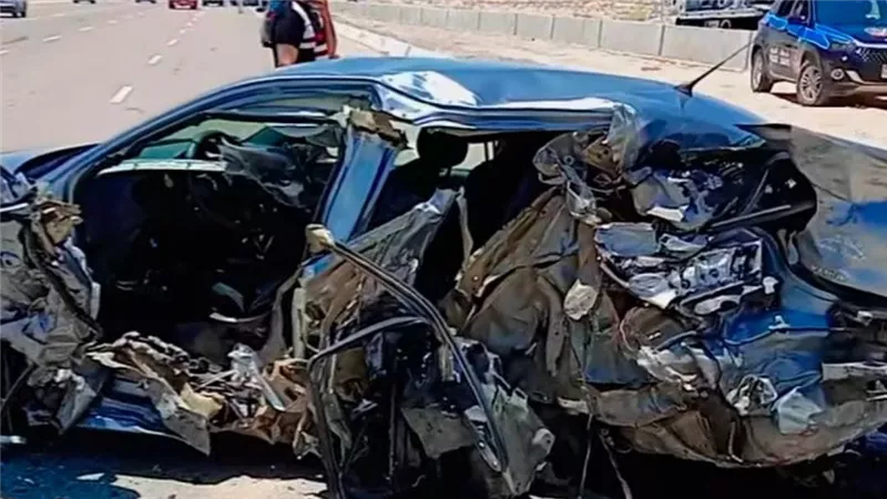 بينهم صغيرين.. وفاة أسرة كاملة في تصادم سيارتين على طريق العلمين