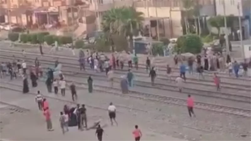 مصرع شابين أسفل قطار بطوخ.. أحدهما لاعب بفريق طلائع الجيش