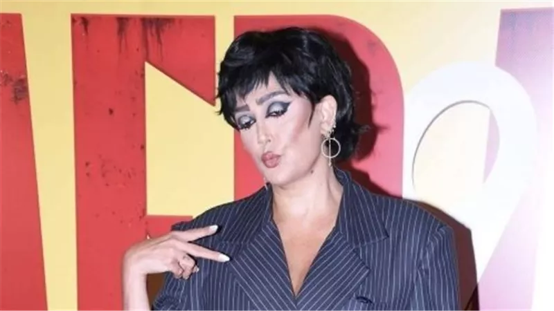 غادة عبدالرازق ليست الوحيدة.. نجوم ونجمات أثاروا الجدل بإطلالات غريبة