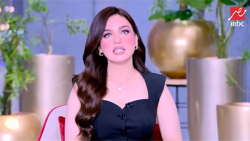 ياسمين عز : «اعملي كيك بزبادي من اليونان.. وبيعي دبلتك لو الزبادي غالي»|فيديو 