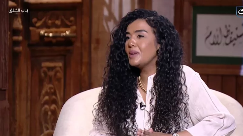 مواقف صعبة.. آية عبد العاطي: فقدت والدتي منذ 7 سنوات ووالدي منذ 7 أشهر|فيديو 