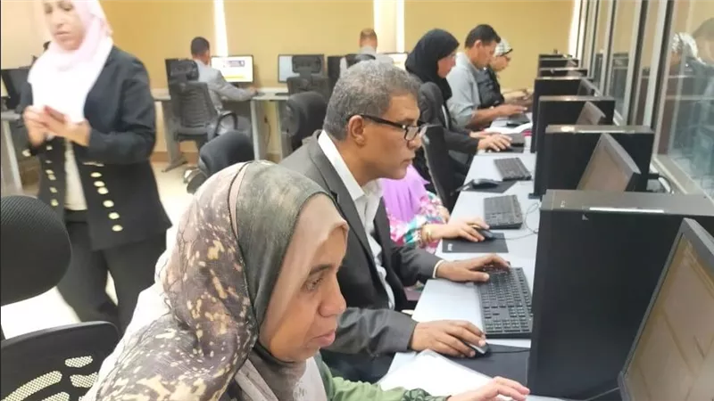 وزيرة التنمية المحلية تتلقى تقريراً حول فعاليات وأنشطة مركز سقارة للتدريب