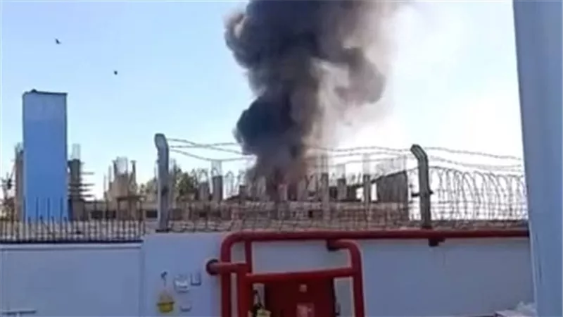 اندلاع حريق هائل بمصنع أقمشة في المنطقة الصناعية الثانية بالعاشر من رمضان