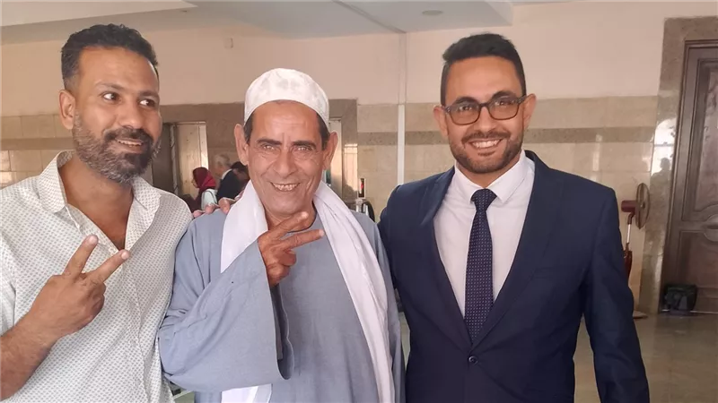 أب يساند نجله بعد ترشحه لانتخابات الشيوخ بالقليوبية